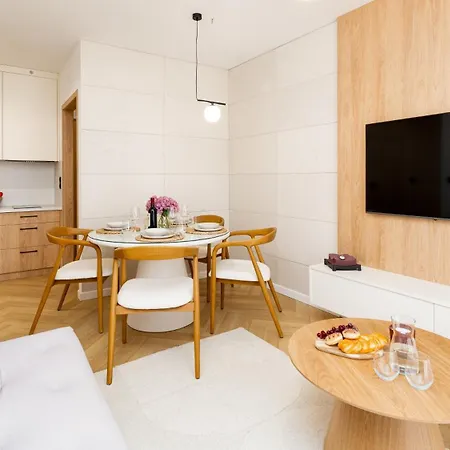 Good Time - 11 Listopada 31a - Pine 스클라르스카포렘바